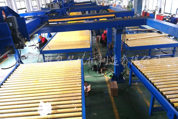 寶鈦集團(tuán)——大型板材桁架桁架吸盤(pán)碼垛+翻板機(jī)+輸送生產(chǎn)線(xiàn)